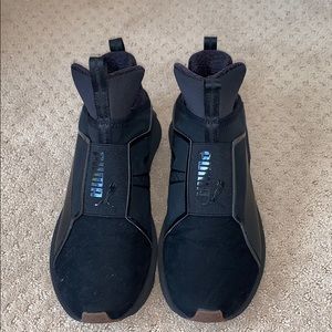 Black puma shoes